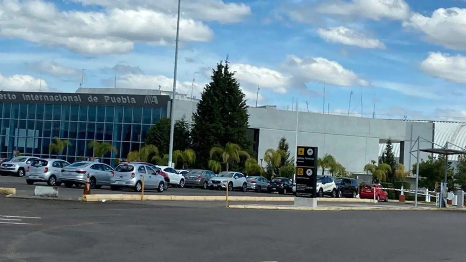 Pobladores de Santa María Zacatepec alertaron que autoridades federales pretenden ampliar el aeropuerto de Puebla